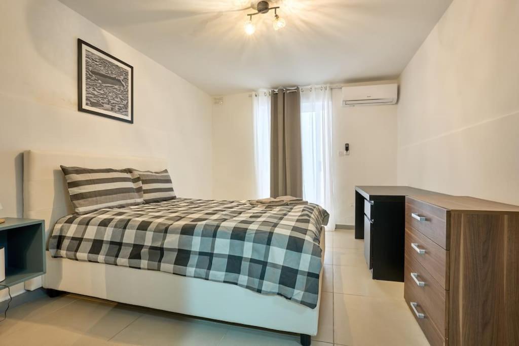 Urban Front - Walking Distance From Paceville And St George Bay Beach Is-Swieqi Exterior foto